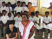 低開発村の小学校を訪問